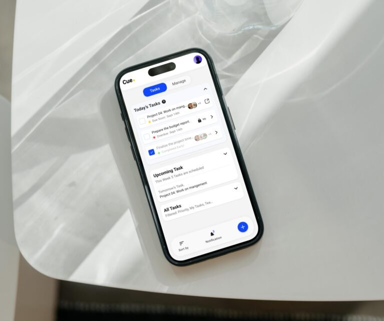 We replaced the chaos of complex agile boards with a streamlined, logical system. Cue bridges the gap between managers and non-tech-savvy teams, making daily collaboration as simple as tapping a screen.